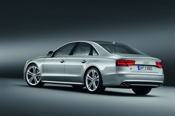 Audi S8 2013 не дождался Франкфурта