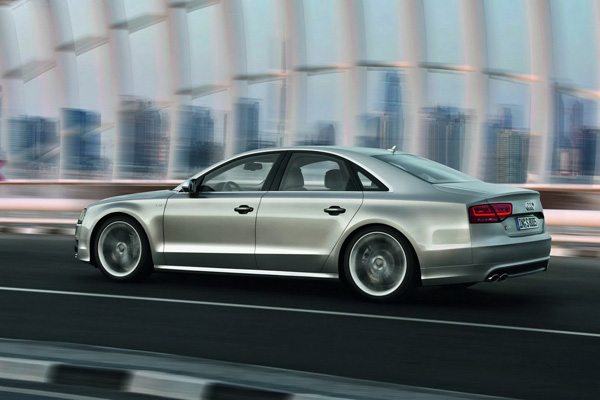 Audi S8 2013 не дождался Франкфурта