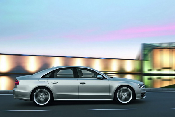 Audi S8 2013 не дождался Франкфурта