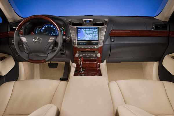 Lexus представил обновленный LS 600h L 2012