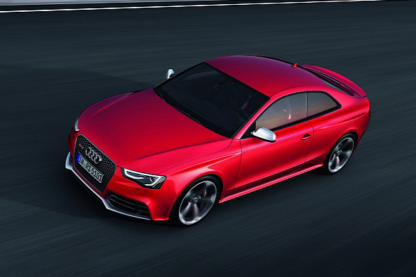 Audi представил обновленный RS5 2012