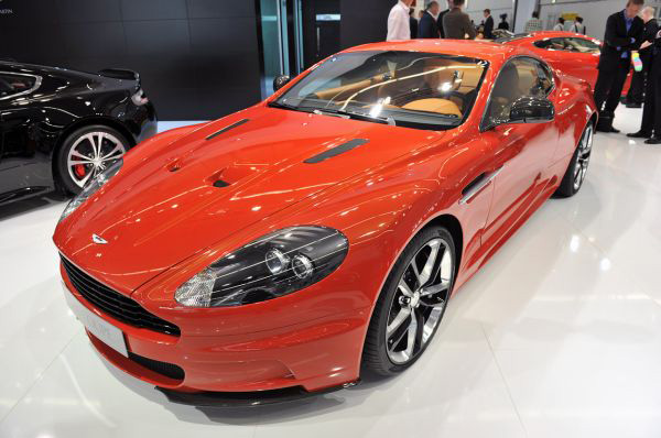 Aston Martin представил DBS Carbon Edition