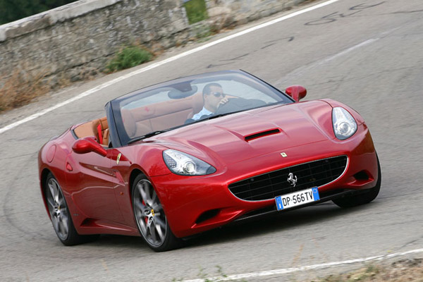 Новый Ferrari California появится в начале 2012 года