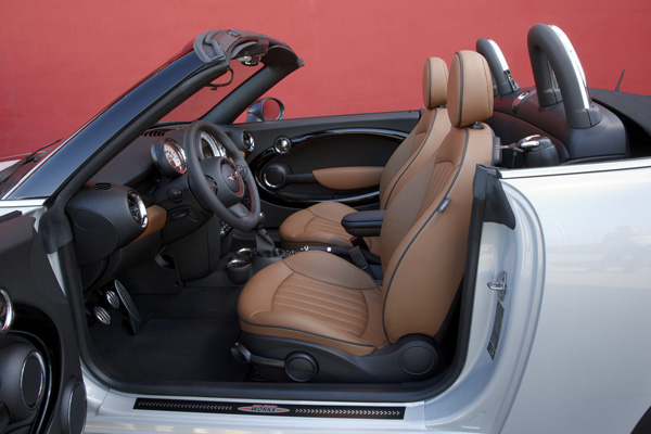 MINI официально представил двухместный Roadster