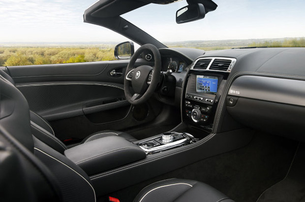 Jaguar показал спорткар XKR-S Convertible