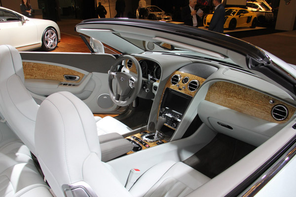 Bentley Continental GTC 2012 оценили в 212 800 $