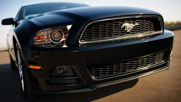 Ford показал опциональные пакеты для Mustang 2013