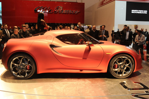 Alfa Romeo 4C Spider в представлении художников