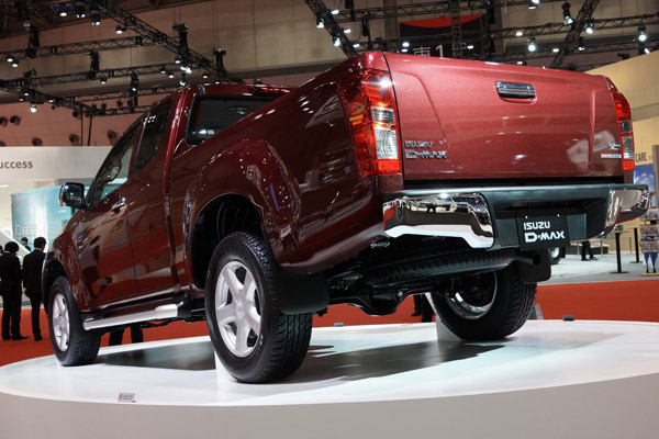 Isuzu показал обновленный пикап D-MAX 2012