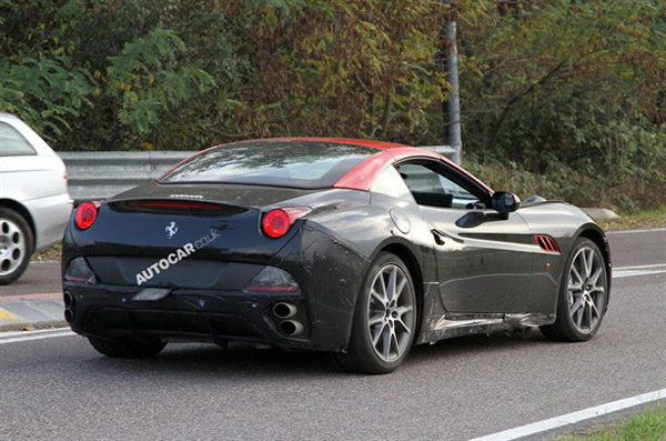 Ferrari California HgTe попал в объективы папарацци