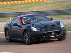 Ferrari California HgTe попал в объективы папарацци