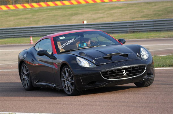 Ferrari California HgTe попал в объективы папарацци