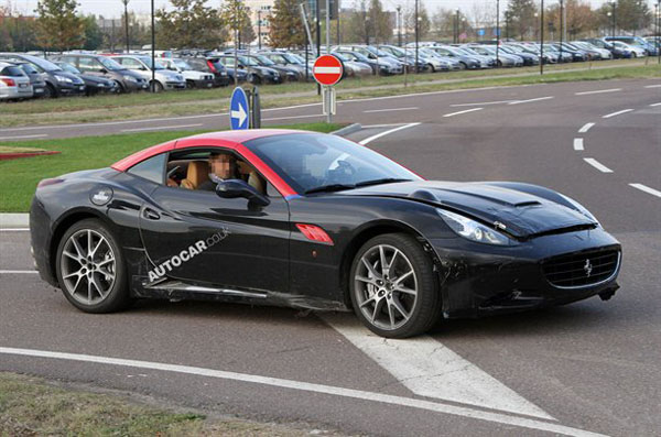 Ferrari California HgTe попал в объективы папарацци