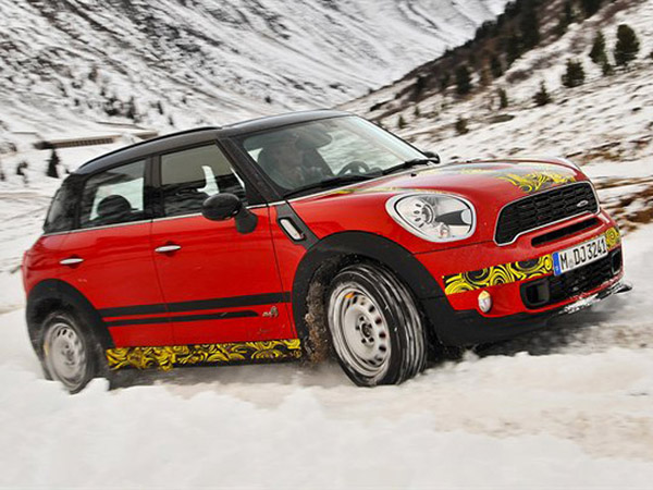 MINI Countryman JCW покажут в Женеве