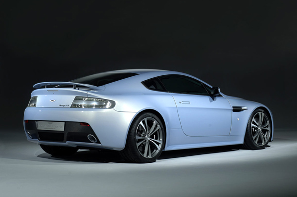 Aston Martin V12 Vantage Roadster появится в 2012 