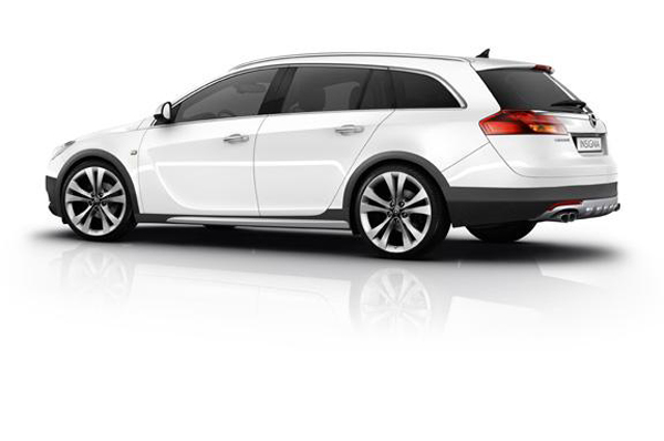 Opel готовит Insignia Sports Tourer Crosstour