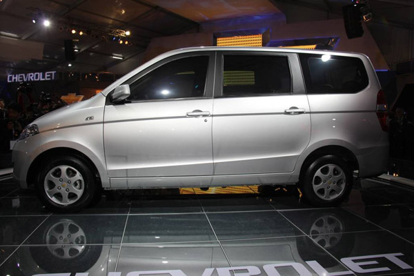GM представила две модели на автосалоне в Индии