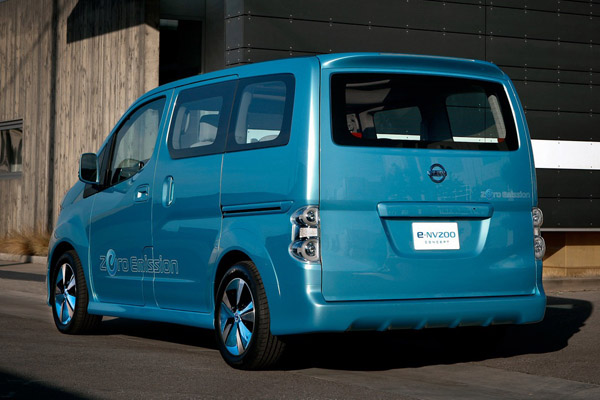 Nissan анонсировал минивэн NV200 Concept