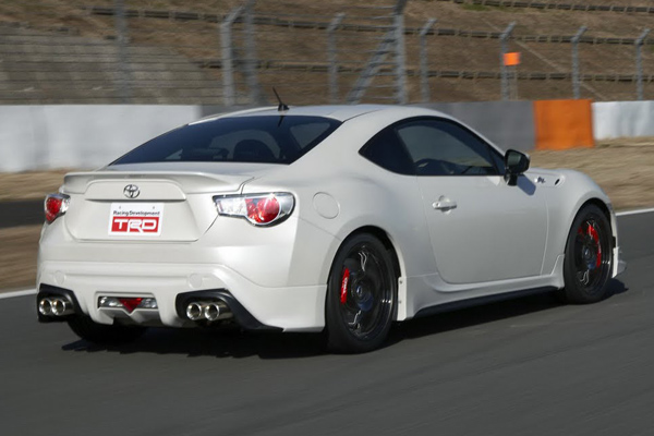 Toyota 86 обзавелась спортивным пакетом от TRD