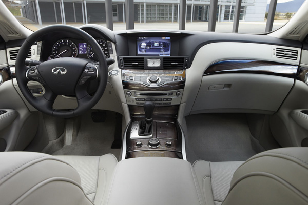 Infiniti M35h назван самым быстрым гибридом