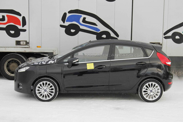 Ford Fiesta 2013 - первые шпионские снимки