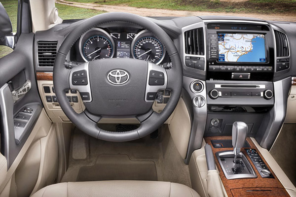 Toyota Land Cruiser 200 2012 появился в России