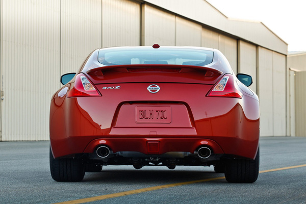 Nissan 370Z получил тонкие обновления на 2013 год