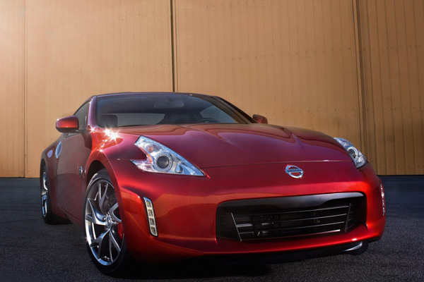 Nissan 370Z получил тонкие обновления на 2013 год