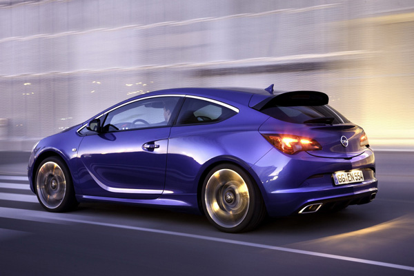 Opel анонсировал «горячий» хэтчбек Astra OPC