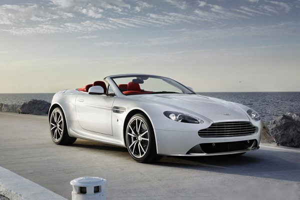 Aston Martin обновил V8 Vantage на 2012 год