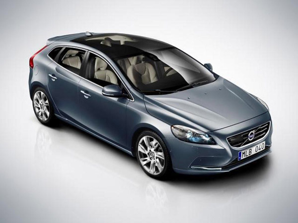 Появились фотографии нового Volvo V40