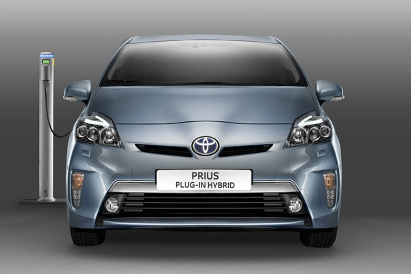 Toyota рассекретила данные нового Prius Plug-in 