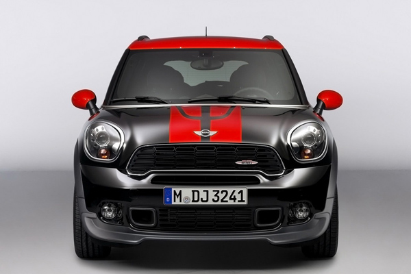 MINI Countryman получил «заряженную» версию JCW