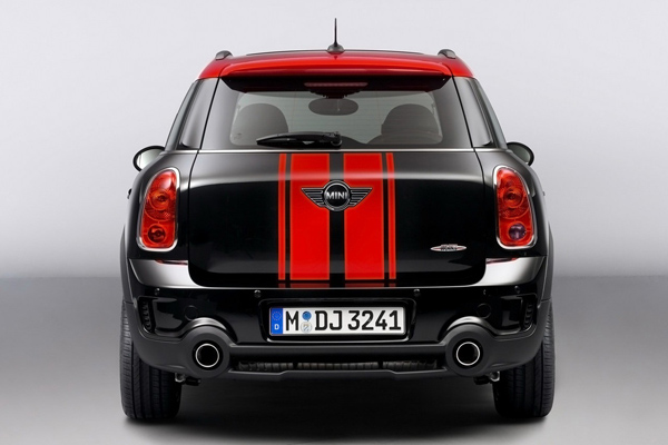 MINI Countryman получил «заряженную» версию JCW