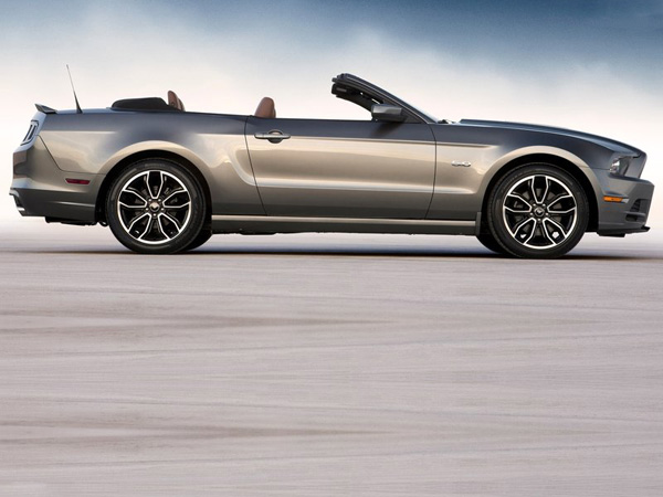 Ford Mustang GT 2013 – цены и комплектации