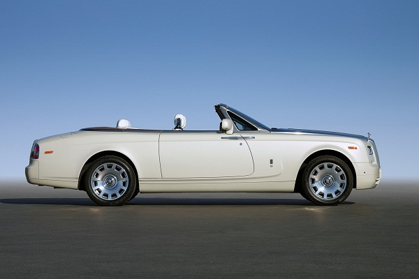 Rolls-Royce обновил серию Phantom