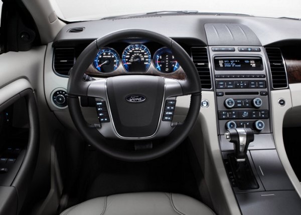 Ford поднял цену на Taurus 2013