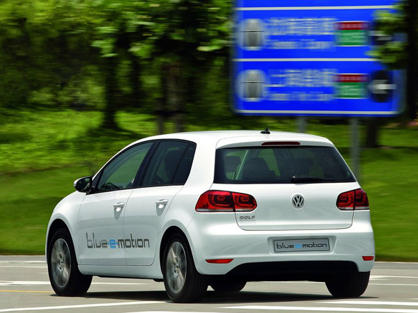 Серийный Volkswagen E-Golf покажут в сентябре