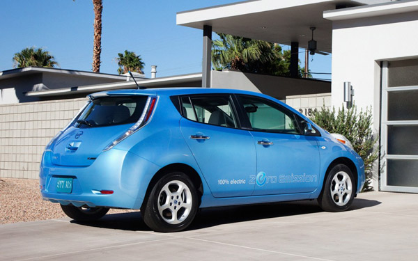 Nissan Leaf 2012 получит новые опции