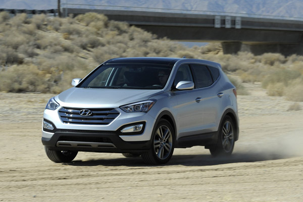 Hyundai анонсировал две версии Santa Fe 2013