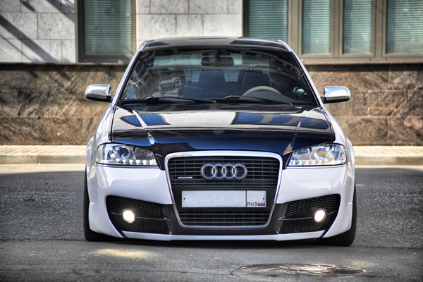 Audi A6 - «Unidentified city object»