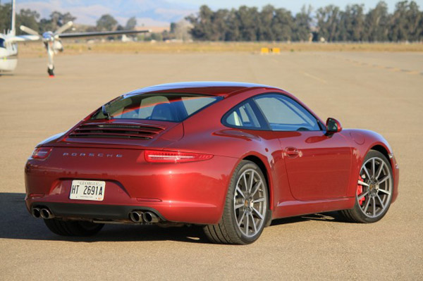 Porsche 911 2012 получил очередную награду