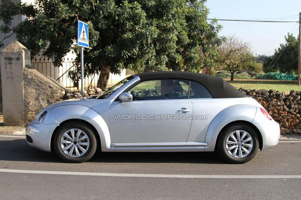 Volkswagen Beetle Cabrio замечен без камуфляжа