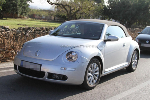 Volkswagen Beetle Cabrio замечен без камуфляжа