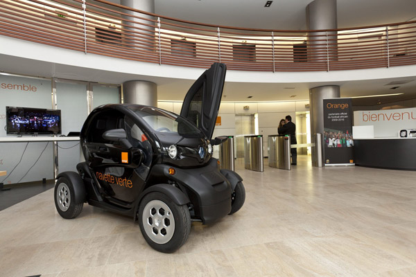 Renault Twizy поступил в продажу в Европе