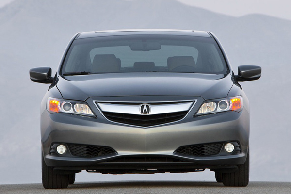 Acura объявила цены на компактный седан ILX 2013 