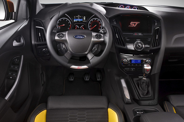 Ford Focus ST 2013 - американские цены