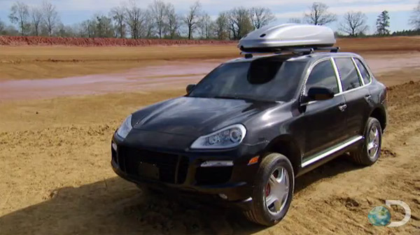 Вооруженный Porsche Cayenne для клиента с Востока