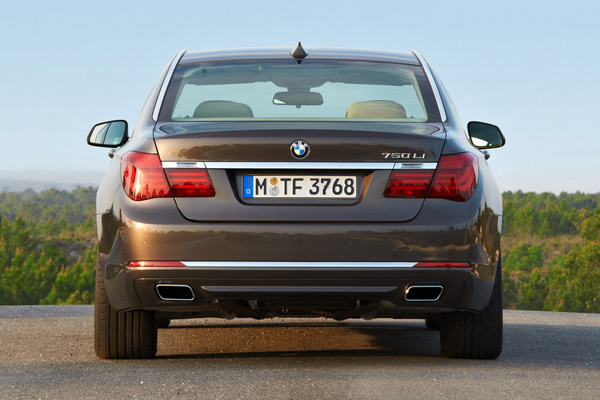 BMW анонсировал обновленный седан 7-Series 2013