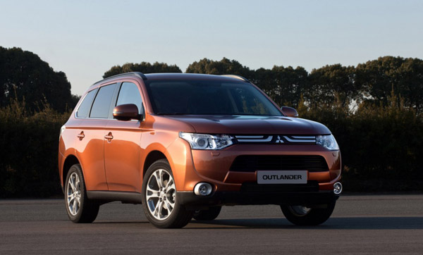 Mitsubishi Outlander Hybrid представят в Париже